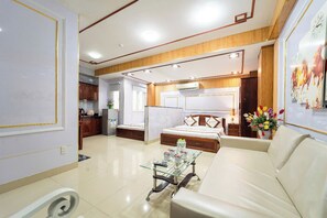 Family Apartment (For 5) | In-room safe, individually furnished, desk, laptop workspace - Diamond Luxury Ben Thanh (Ho Chi Minh City)