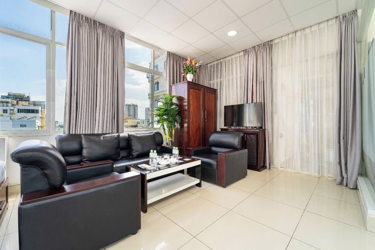 Penthouse urbano, 2 camas Queen size, vista a la ciudad | Área de sala de estar | Televisión de plasma, consola de videojuegos, Netflix y Hulu 