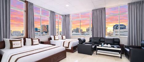 Penthouse City - 2 queensize-sängar - utsikt mot staden | Värdeförvaringsskåp på rummet, unika möbler och skrivbord