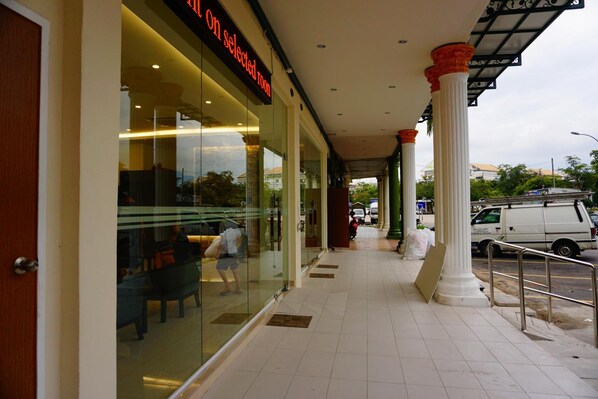 Exterior - Hotel Alpha (Bukit Mertajam)