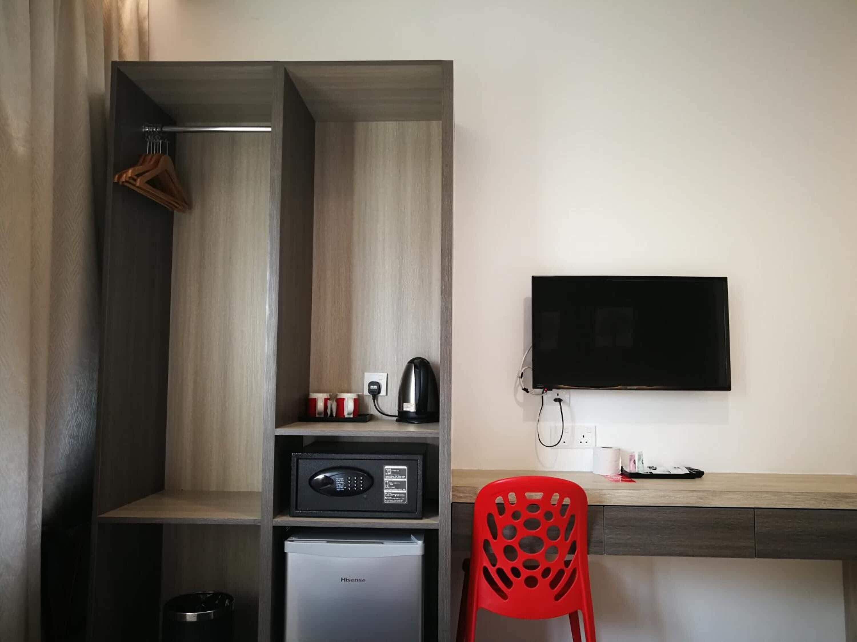 in-room safe, desk, iron/ironing board, free wifi