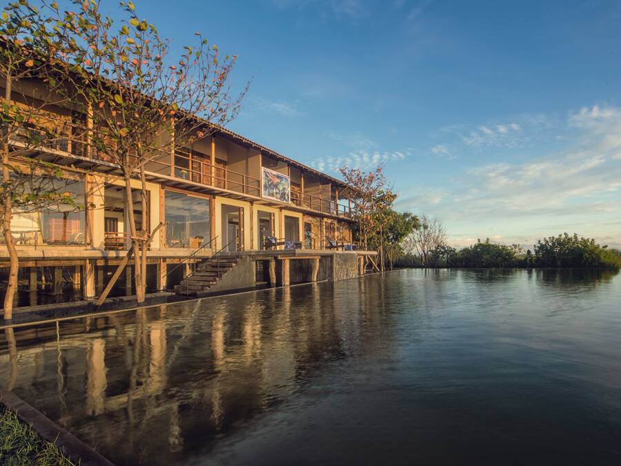 Vista frontal de la propiedad