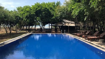 Outdoor pool, pool umbrellas, sun loungers