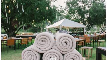 2 restaurants, breakfast, lunch, dinner served; international cuisine