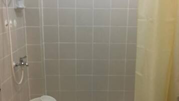 Shower, free toiletries, towels