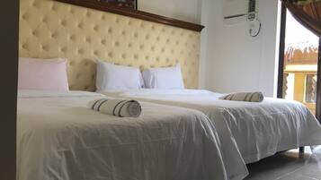 Deluxe Double Room | In-room safe, desk, iron/ironing board, free WiFi