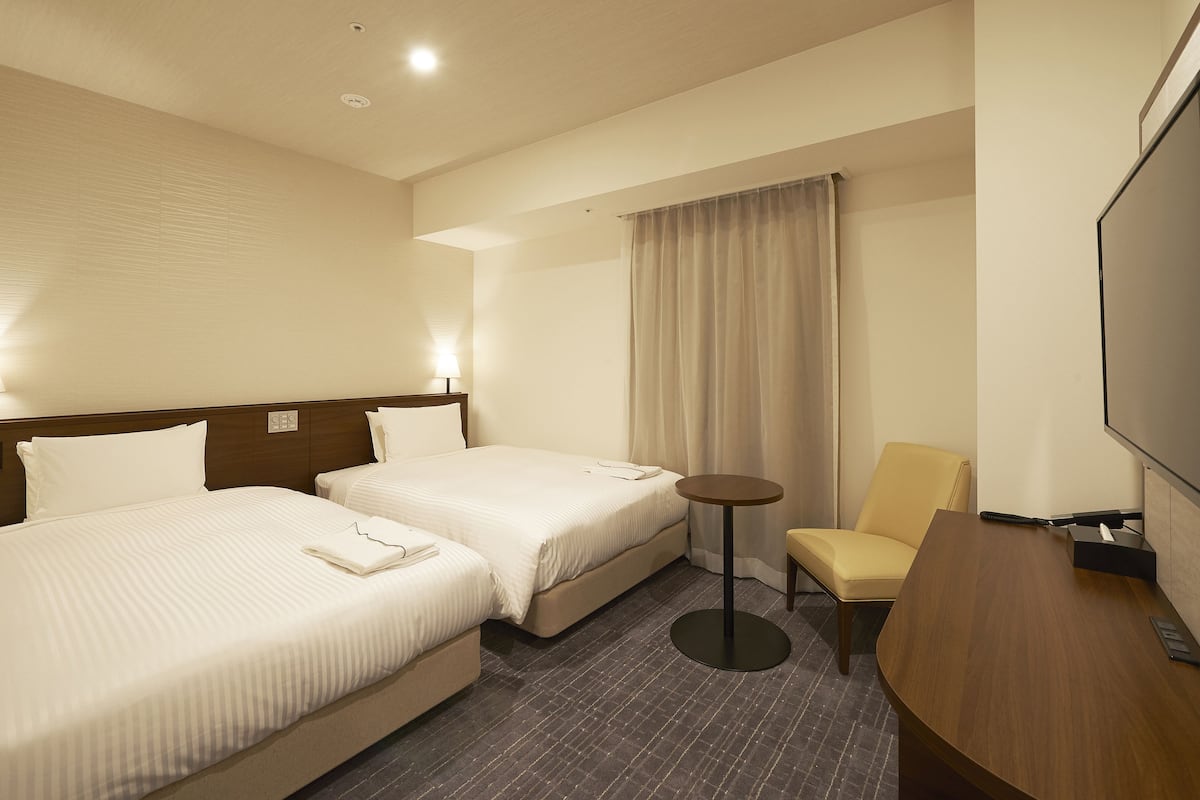 Room (Relax) | Meja, langsir/tirai gelap terus, Wi-fi percuma, cadar katil