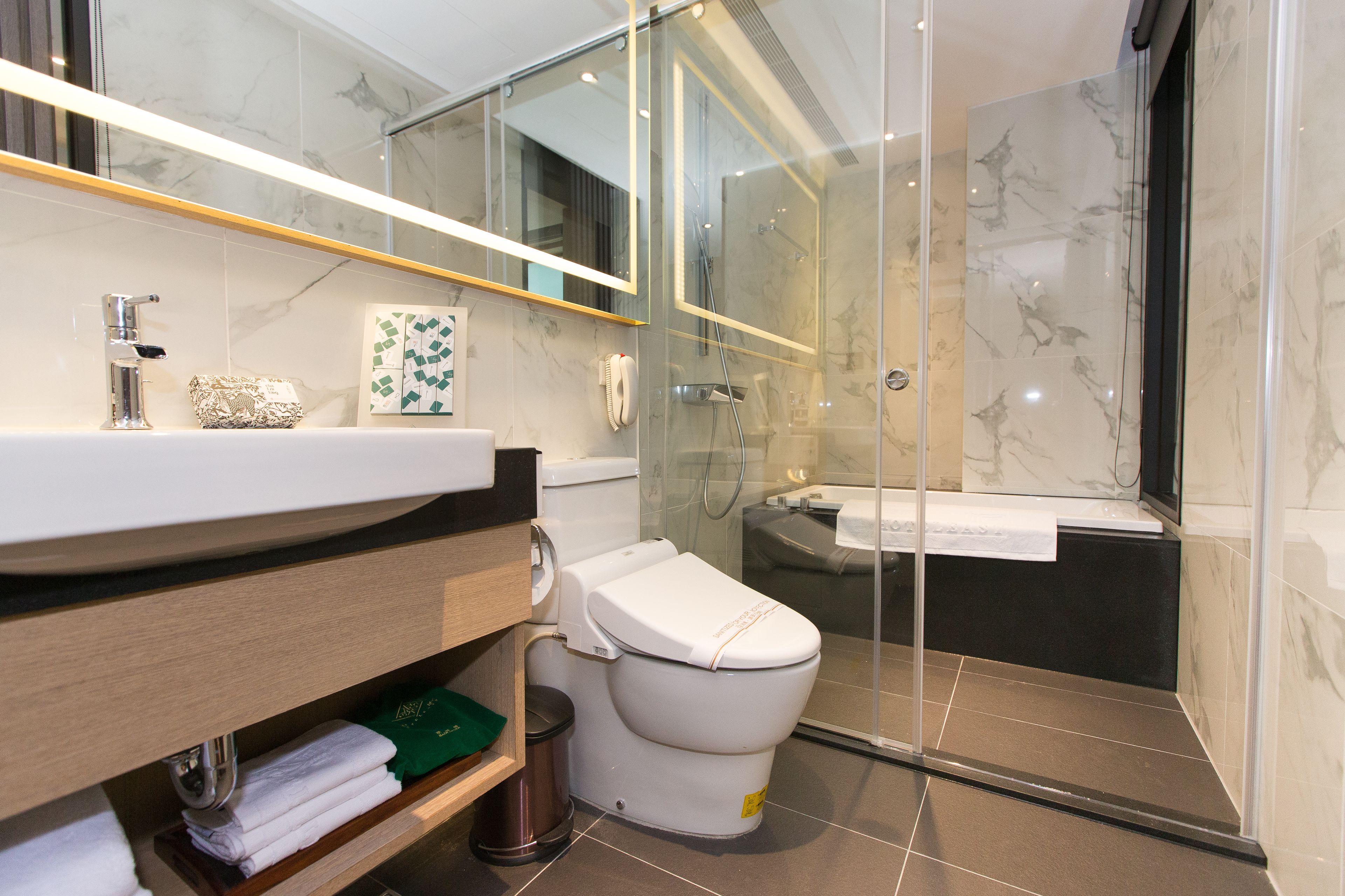 Separate tub and shower, deep soaking tub, hydromassage showerhead