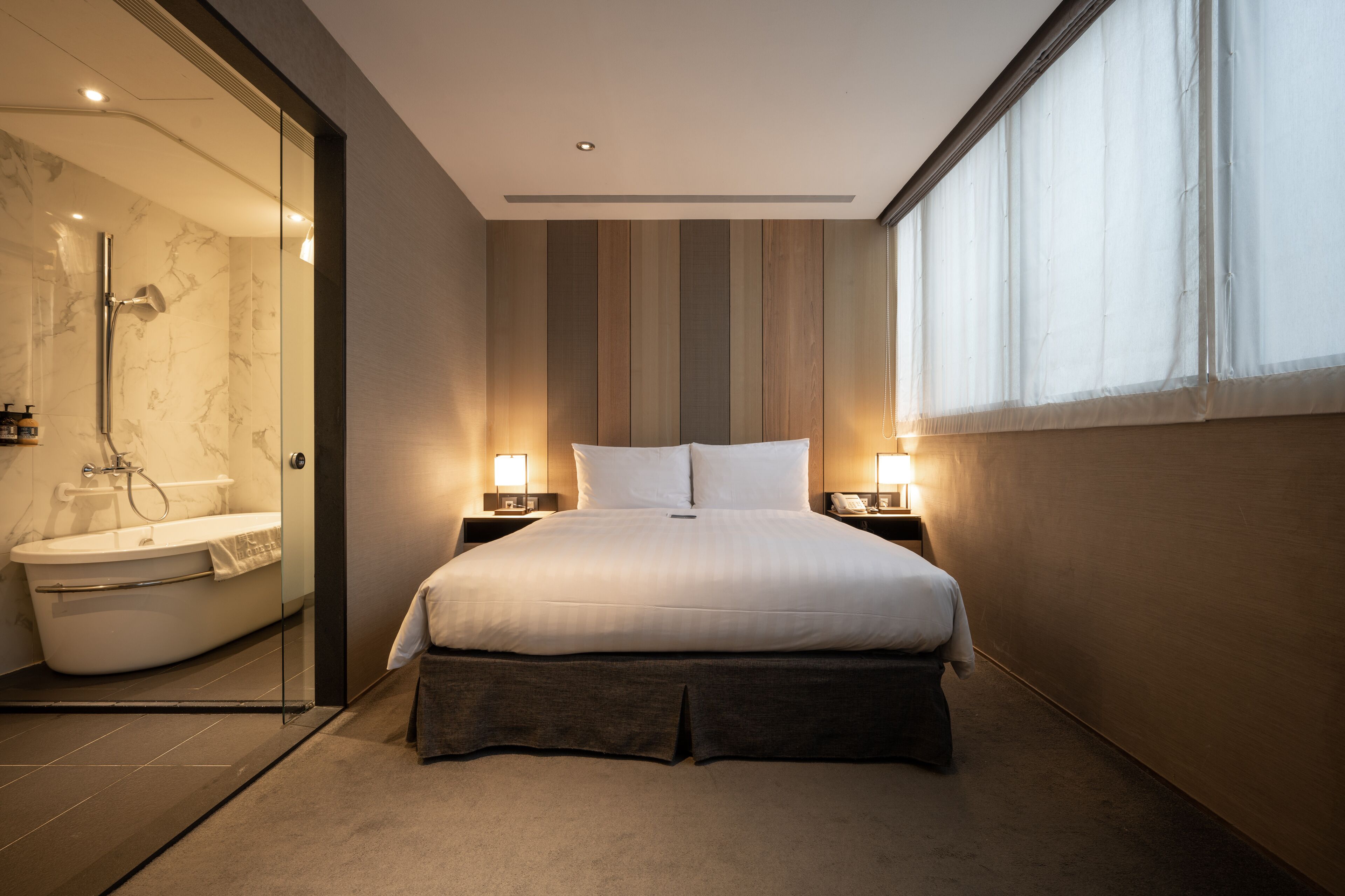 Habitación, accesible para personas con discapacidad | Ropa de cama de alta calidad y edredones de plumas