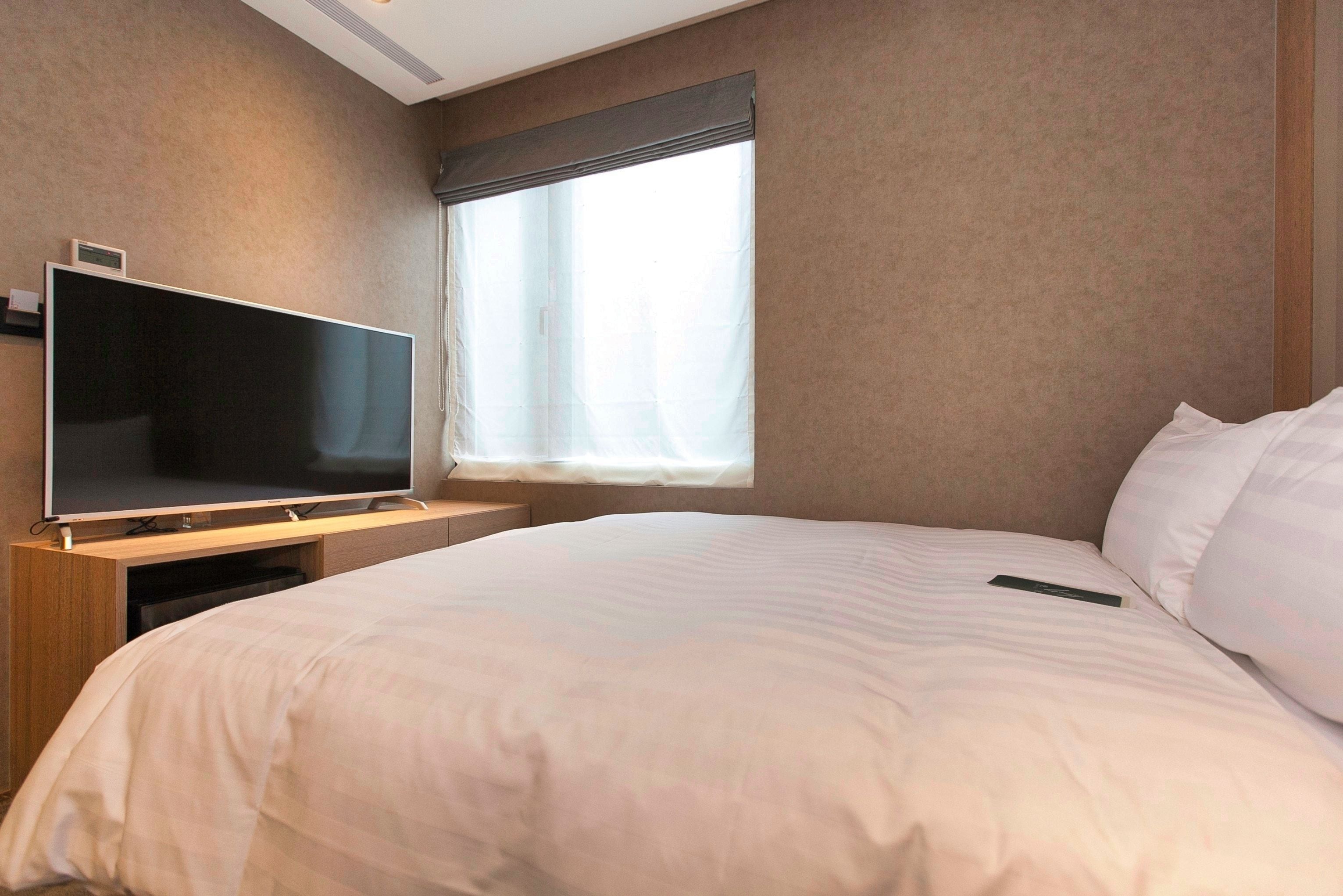 Chambre Simple Affaires, 1 grand lit, baignoire, vue ville | Literie de qualité supérieure, couette en duvet d'oie