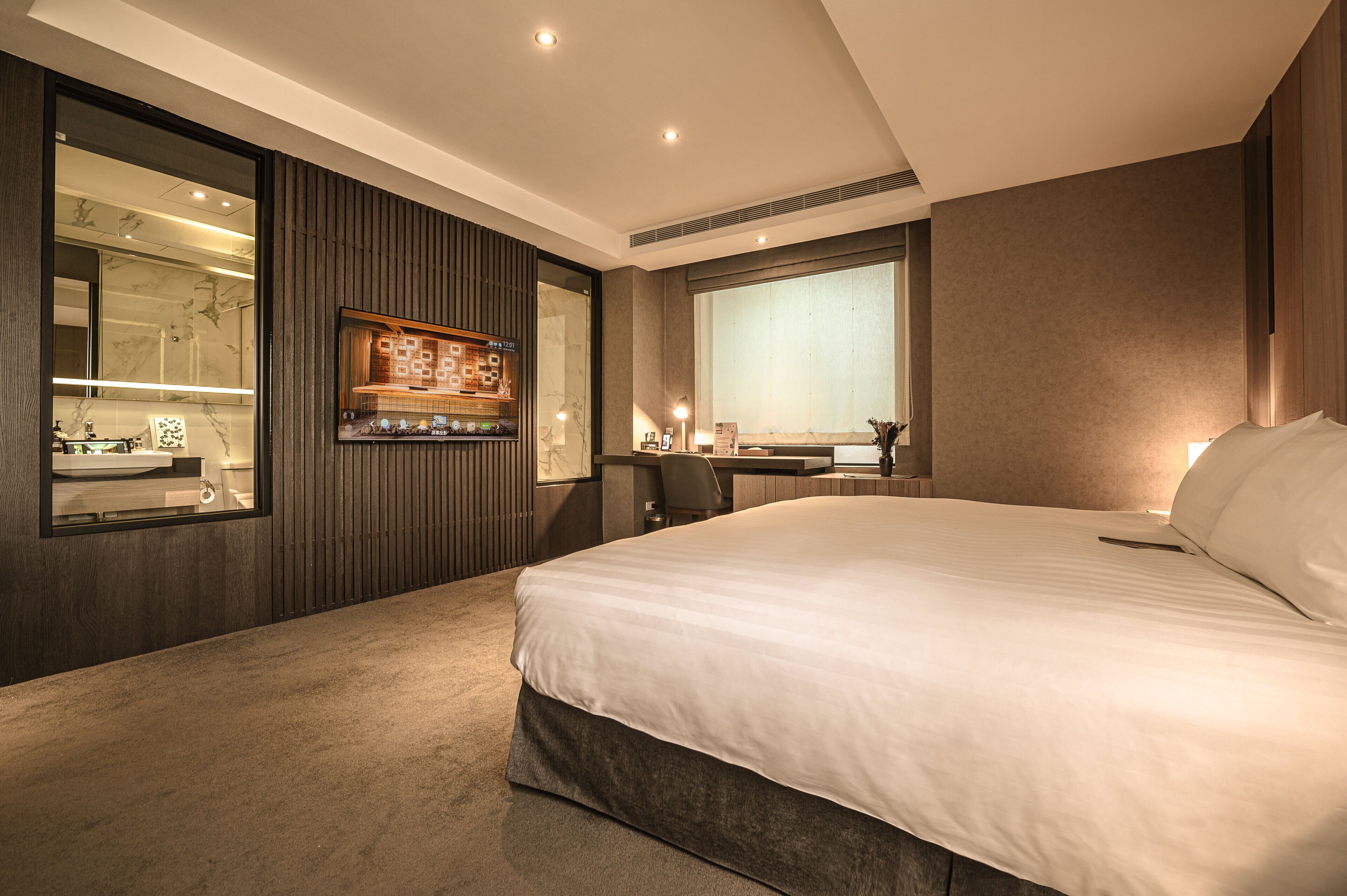Deluxe Double or Twin Room, 1 Bedroom, Bathtub | Premium bedding, down duvets, free minibar, in-room safe