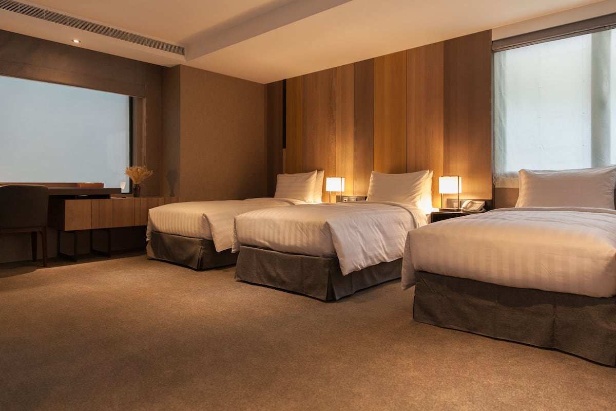 Exclusive Triple Room, 1 Bedroom, Bathtub