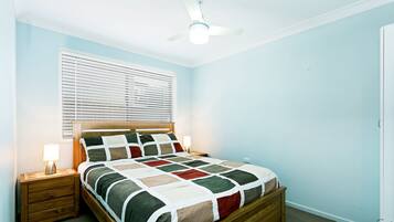 Family House, 2 Bedrooms | 2 bedrooms, premium bedding, iron/ironing board, cribs/infant beds