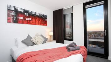 Northcote Hill, 2-Bedroom Apartment, City View  | 2 bedrooms, premium bedding, pillow-top beds, individually decorated