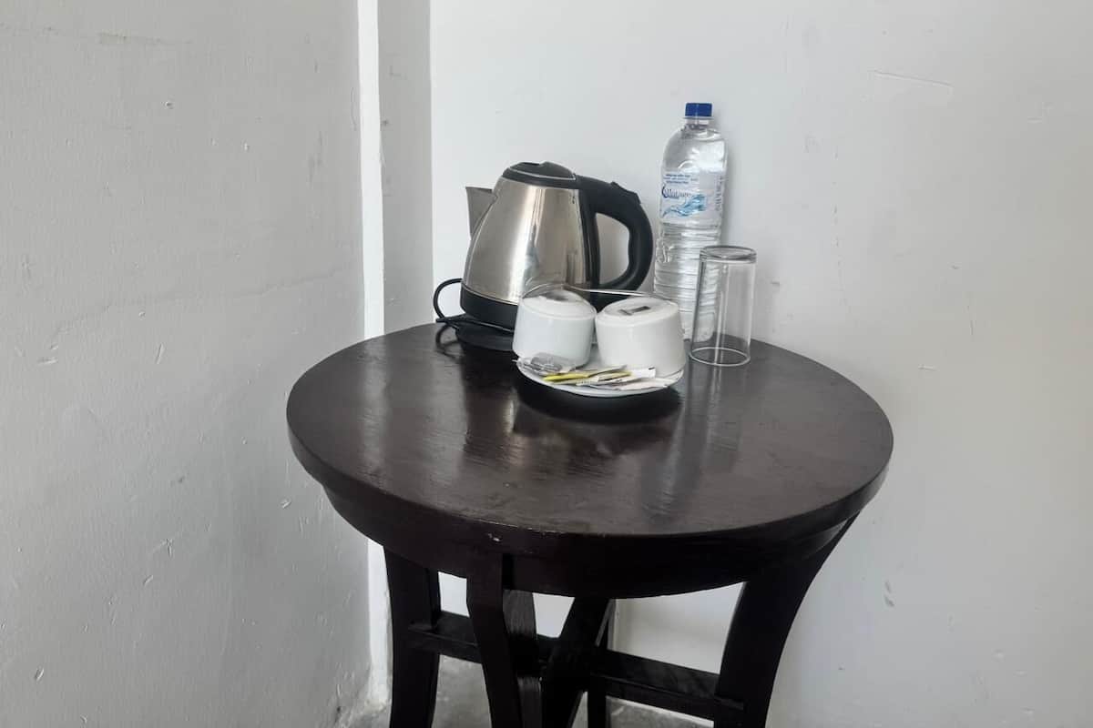 Comfort Single Room | Premium bedding, pillowtop beds, desk, laptop workspace