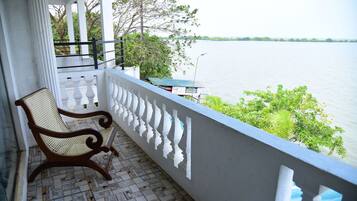 Quarto casal superior | Vista da sacada