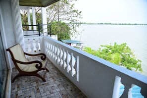 Chambre Double Supérieure | Vue depuis le balcon