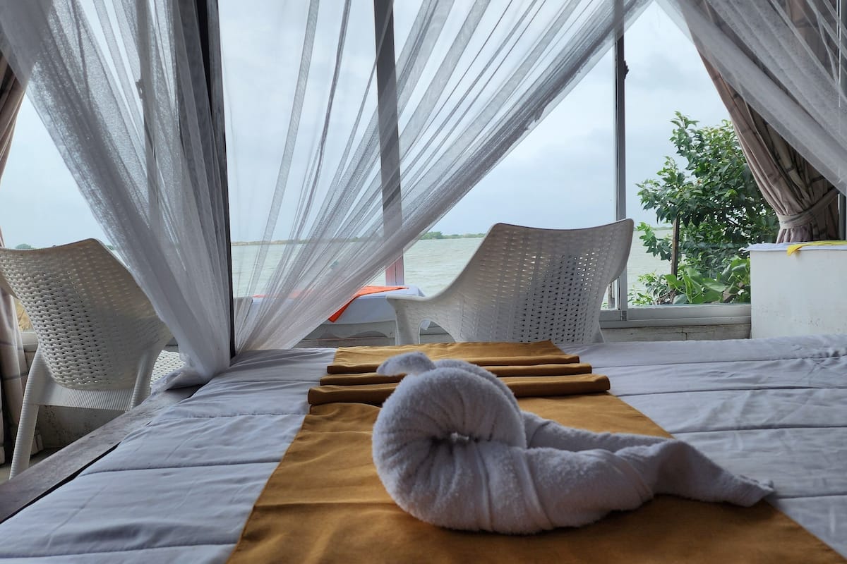 Basic-Doppelzimmer, Blick auf die Lagune | Schreibtisch, laptopgeeigneter Arbeitsplatz, Bügeleisen/Bügelbrett