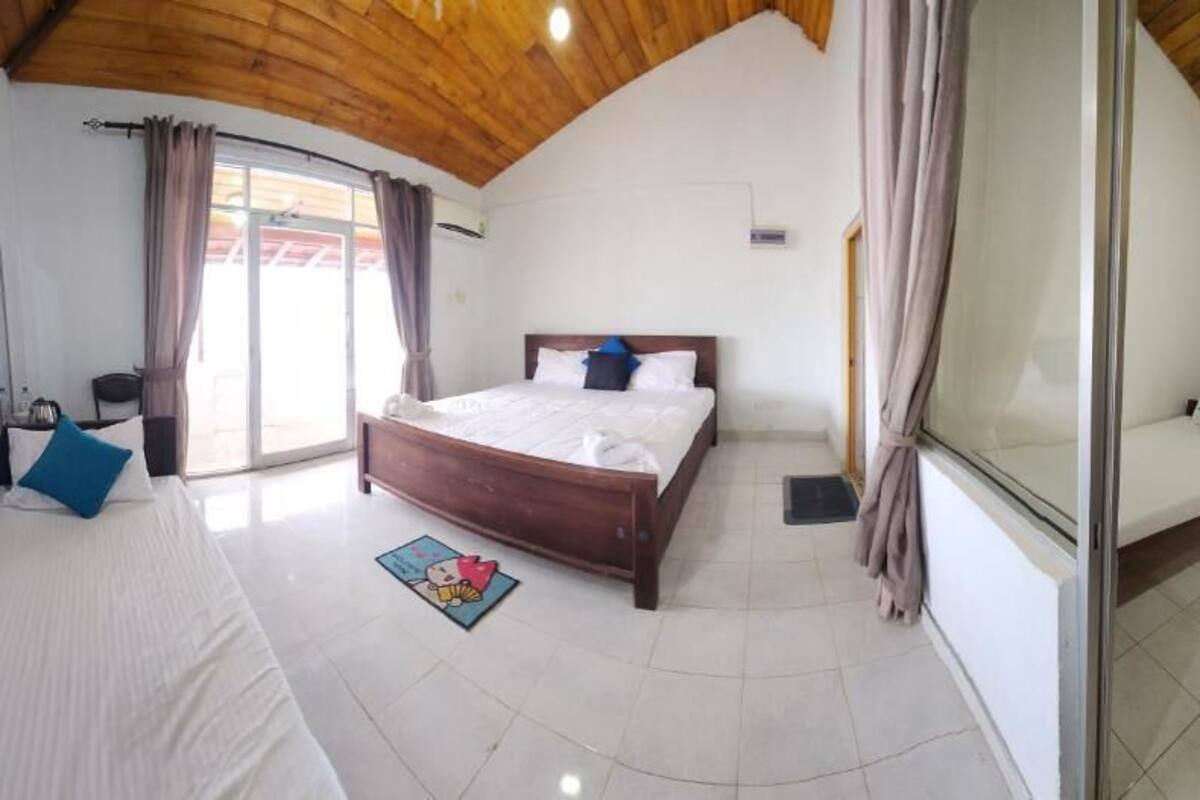 高級三人房 (With Sea View) | 高級寢具、舒適加層、書桌、筆電工作空間