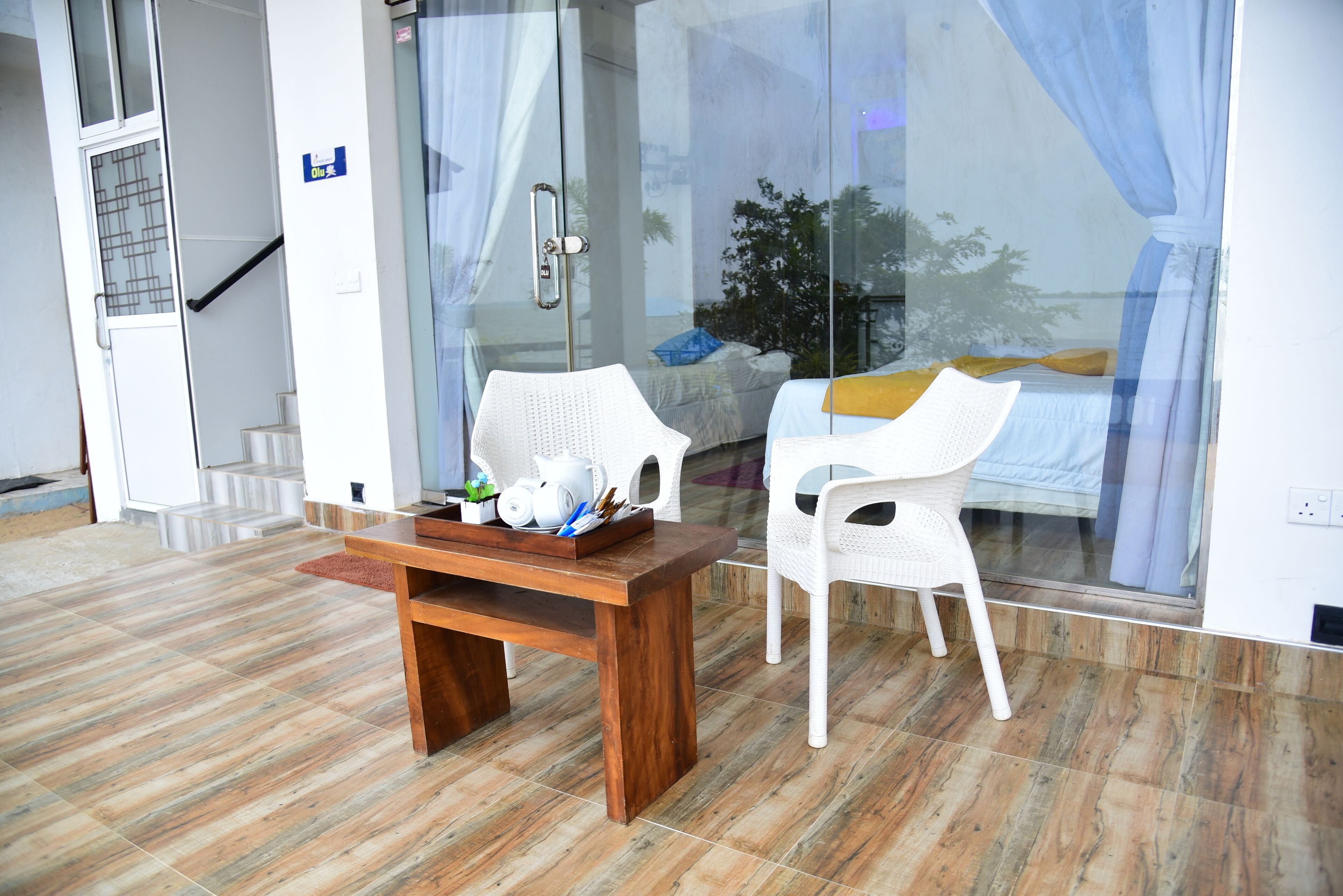 Deluxe OLU with Lagoon View | In-room dining