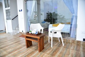 Chambre Supérieure Double ou avec lits jumeaux, vue lagon | Restauration dans la chambre