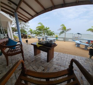 View from room - Dinuda Lagoon Resort (Kudawa)