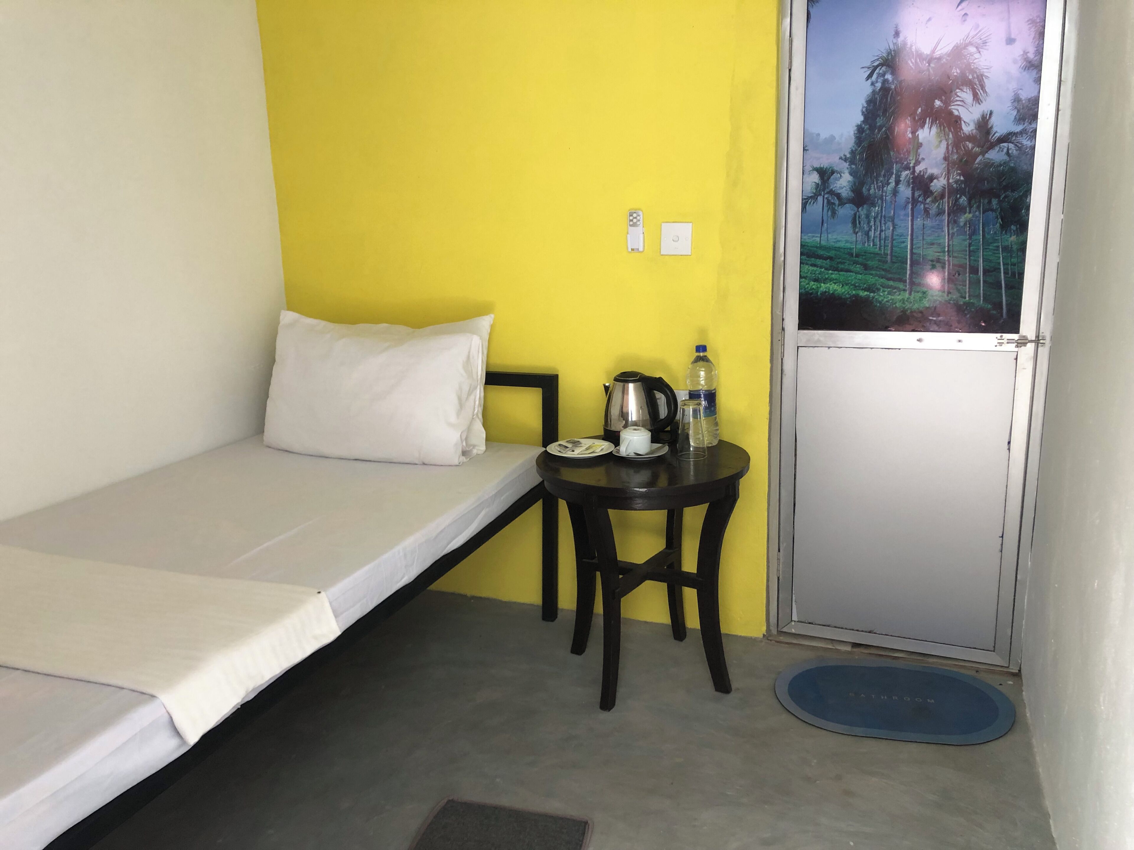 Basic Double Room, Garden View | Bathroom | Shower, rainfall showerhead, free toiletries, bidet