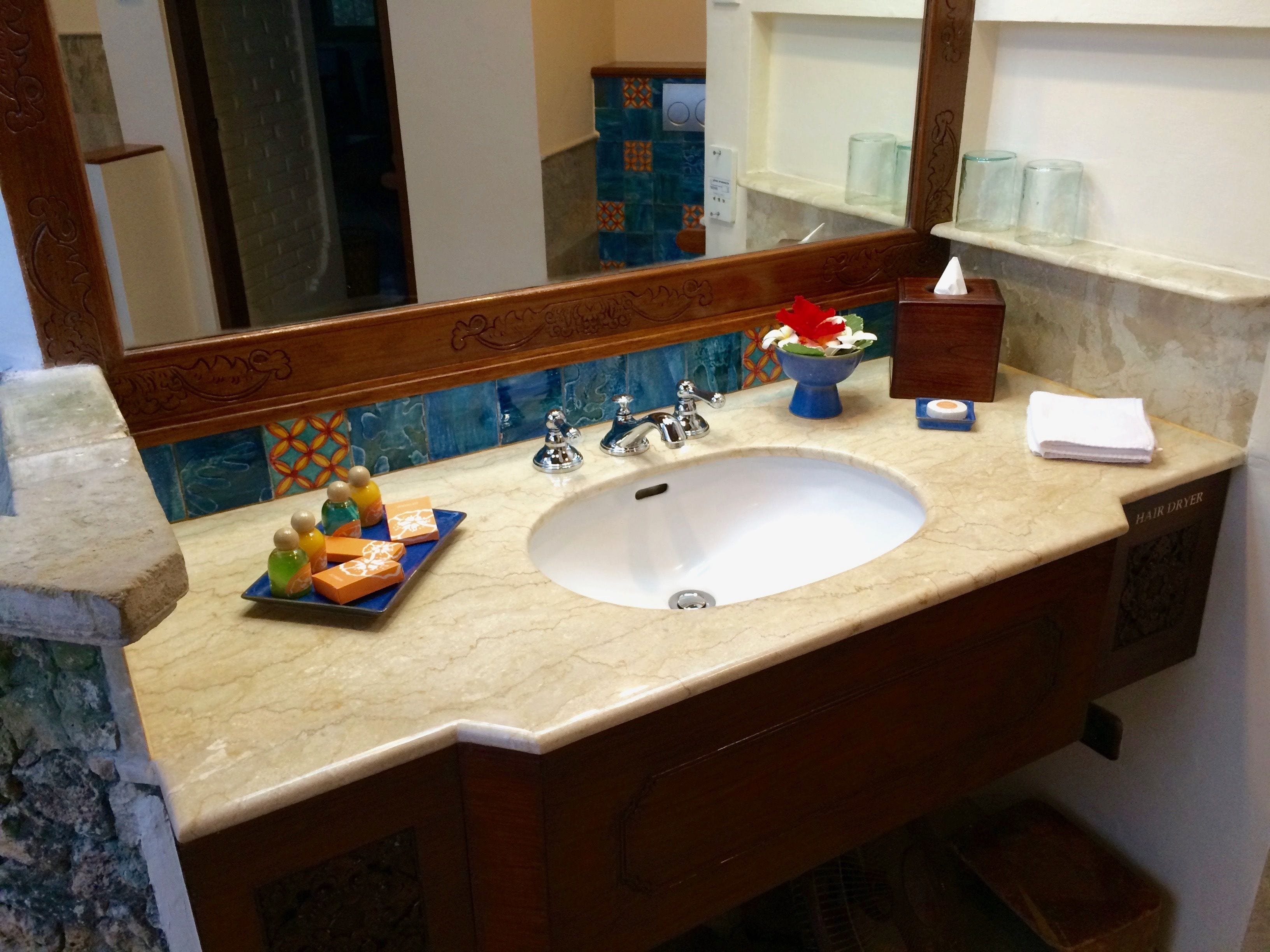 cottage, garden view | bathroom sink