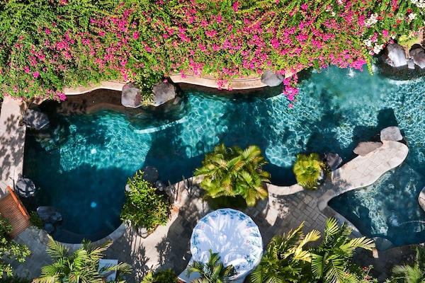 Outdoor pool, pool umbrellas, sun loungers