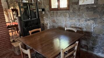 Breakfast, lunch, dinner served; local cuisine, garden views