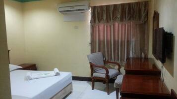 Deluxe Room | Desk, free WiFi