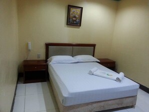 Deluxe Room | Desk, free WiFi