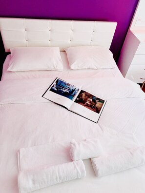 Suite – deluxe | Safe på rommet, skrivebord, wi-fi (inkludert) og sengetøy