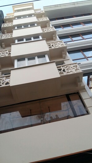 Front of property - Istanbul Harmony Hostel (Istanbul)
