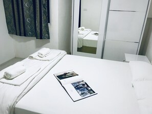 Suite – deluxe | Safe på rommet, skrivebord, wi-fi (inkludert) og sengetøy