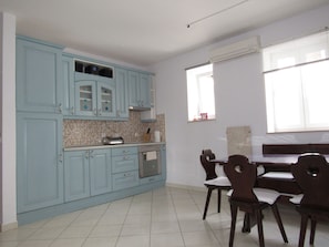 Apartment, 2 Bedrooms | Private kitchen