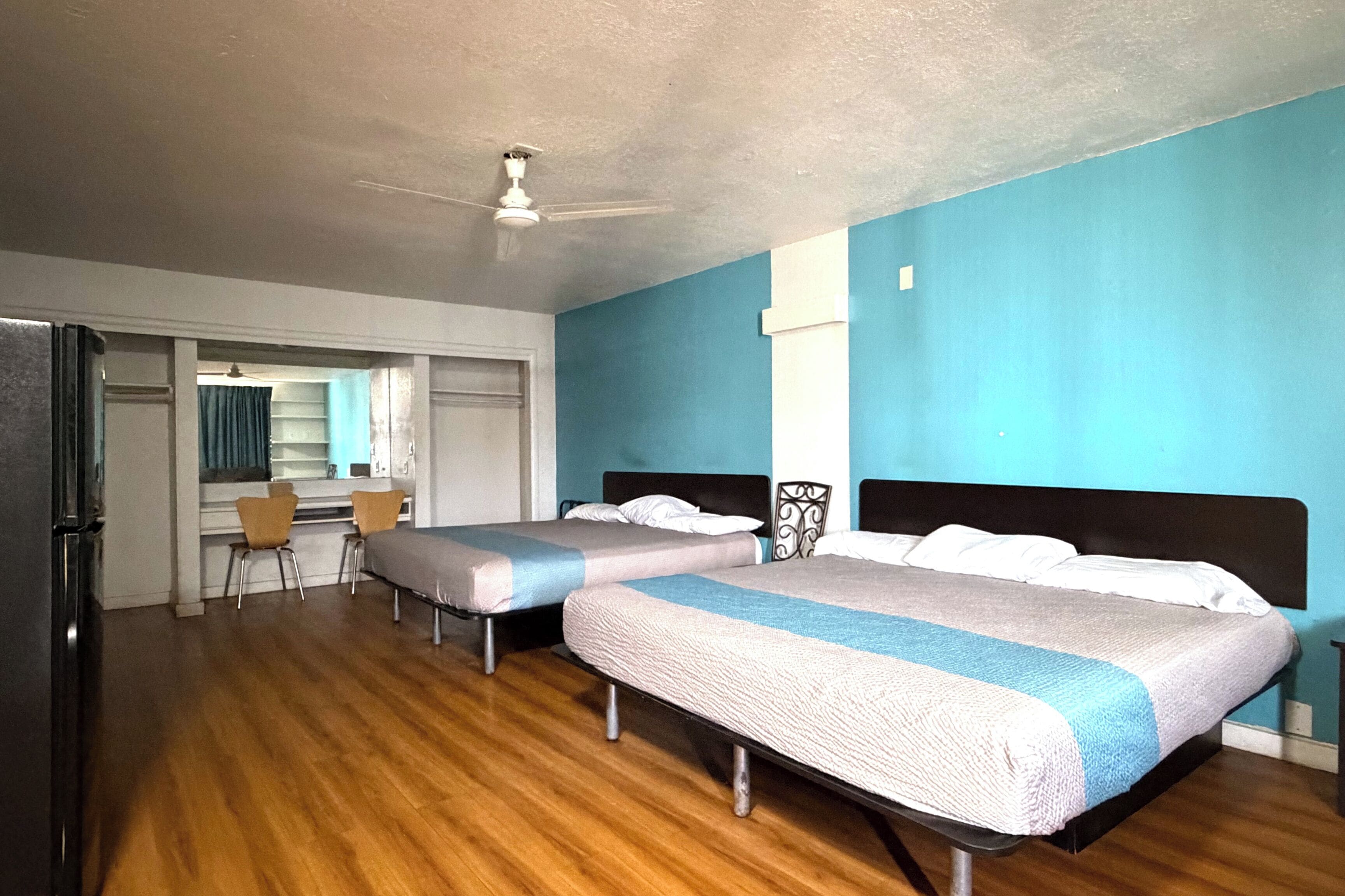 2 Full Bed Smoking | Free WiFi, bed sheets