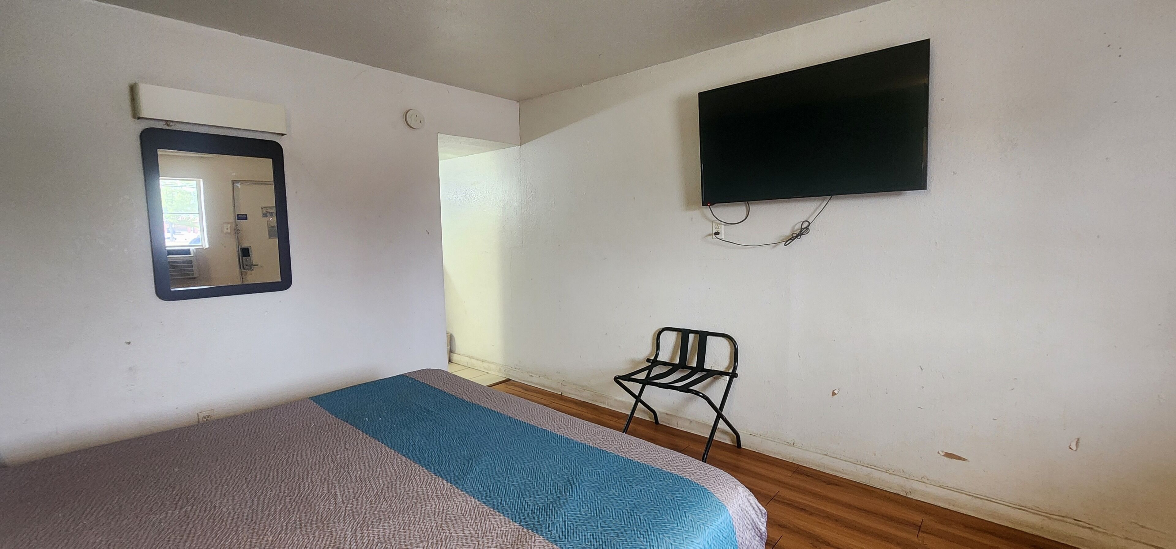 Free WiFi, bed sheets