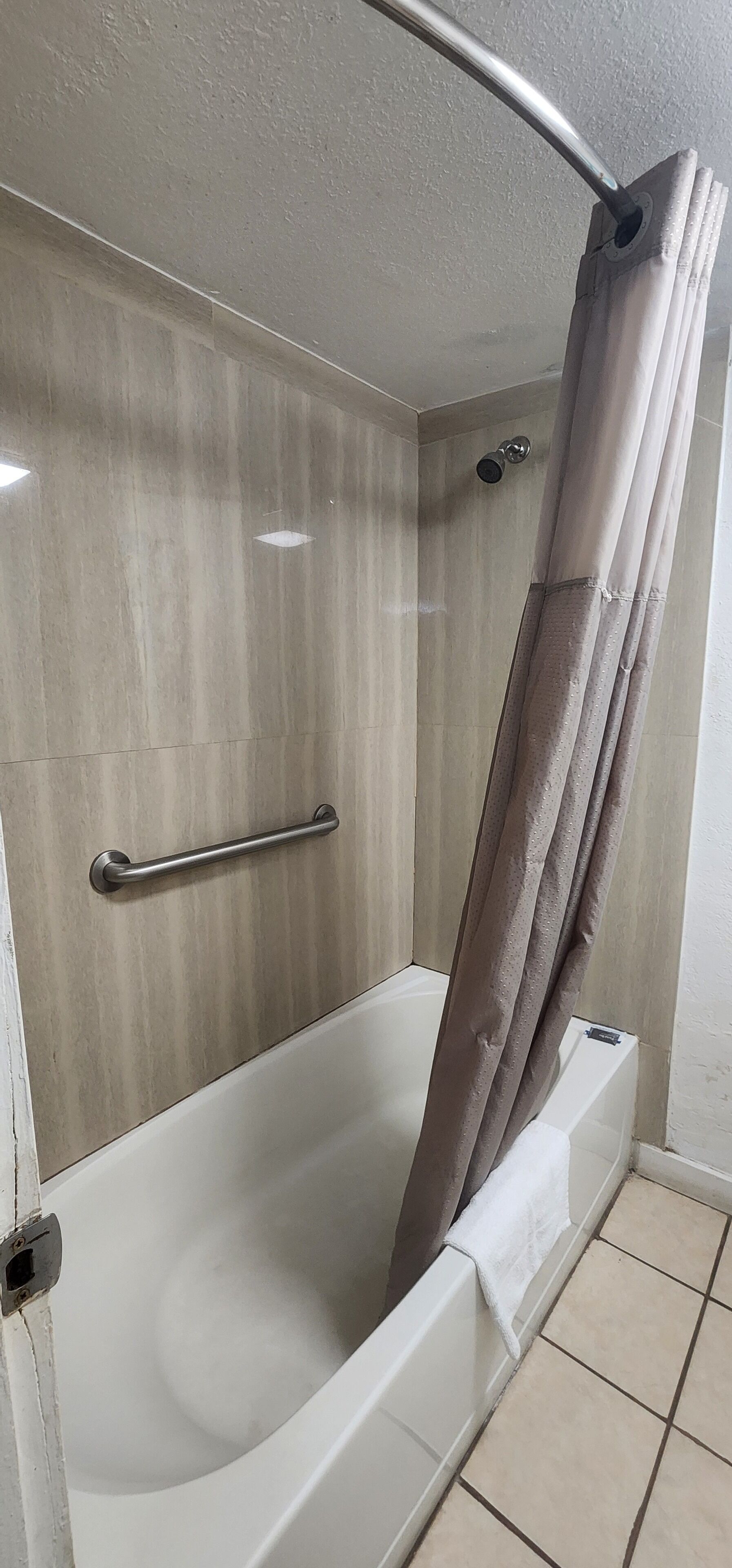 免费洗浴用品、吹风机、毛巾