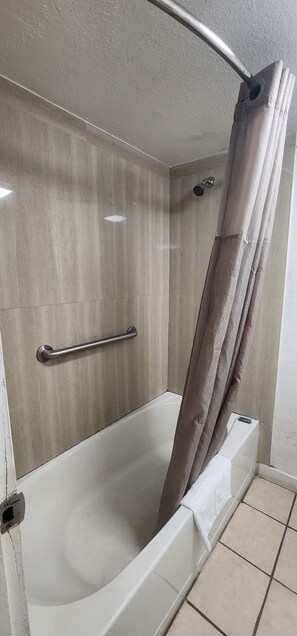 Free toiletries, hair dryer, towels - Trade Wind Motel Jacksonville TX US 69 (Jacksonville)