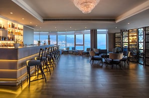 2 bars/lounges, rooftop bar