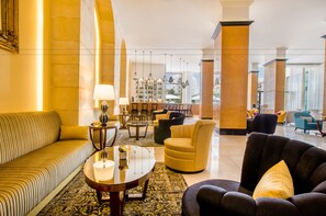 Lobby sitting area - BURJ on BAY Hotel (Kfar Yassine)