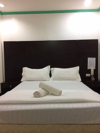 Deluxe Room | Desk, free WiFi, bed sheets