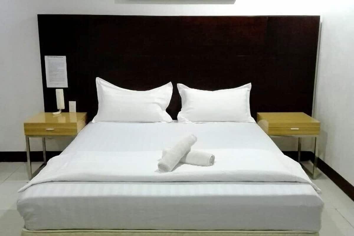 vip room | desk, free wifi, bed sheets