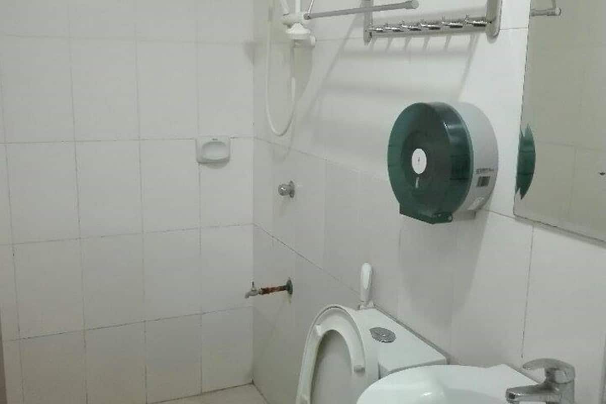 shower, free toiletries, towels