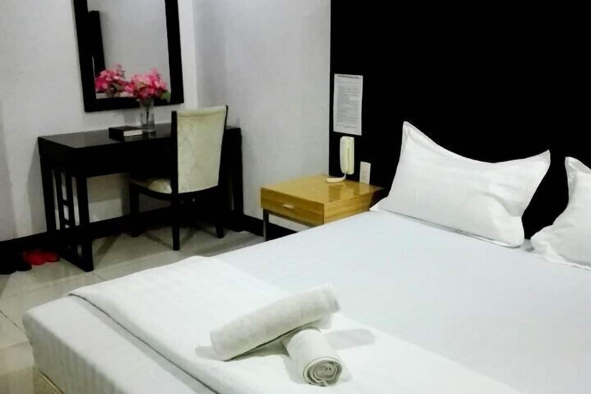 vip room | desk, free wifi, bed sheets