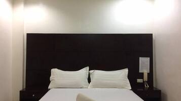 Quarto luxo | Escrivaninha, Wi-Fi de cortesia, roupa de cama