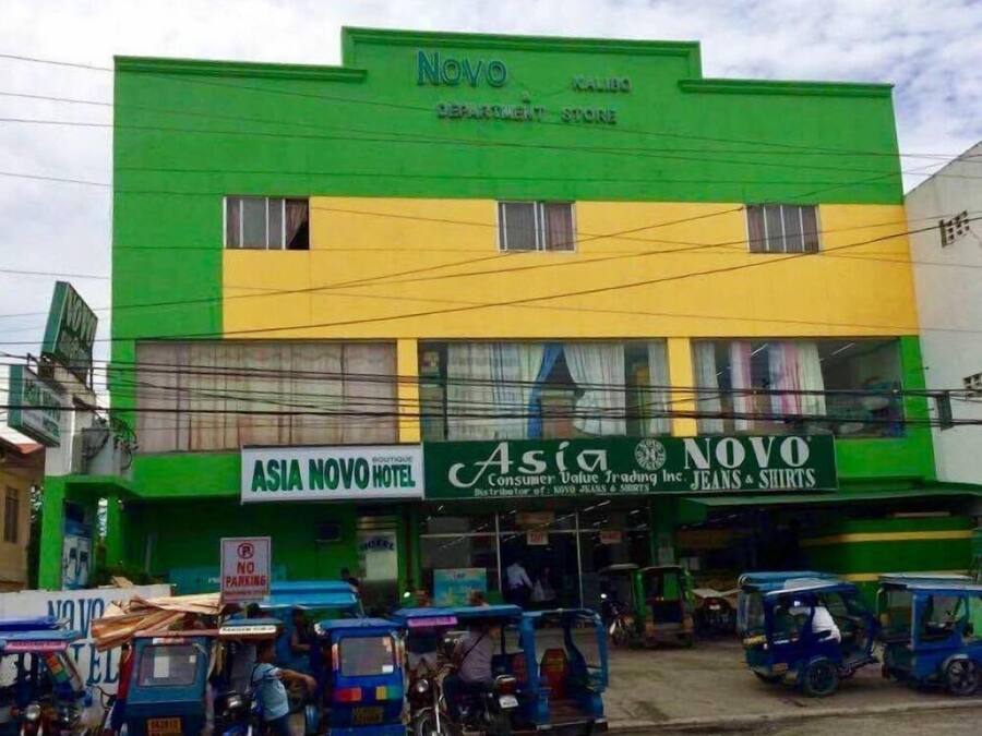 Vista frontal de la propiedad