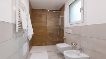 Villa – comfort (5 PAX) | Bad | Hårføner og håndklær