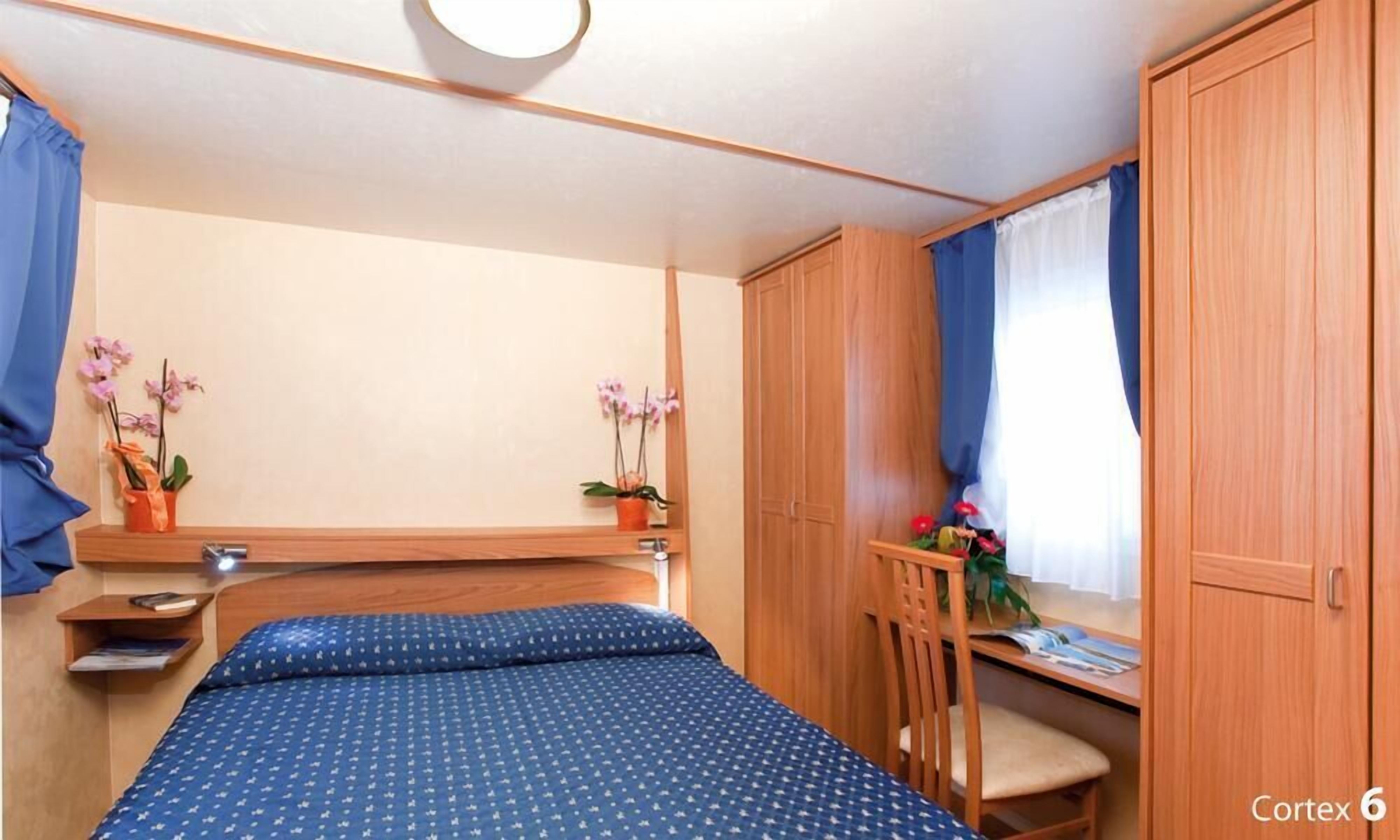 Classic Mobile Home (2 pax) | Hypo-allergenic bedding, in-room safe, free WiFi, bed sheets